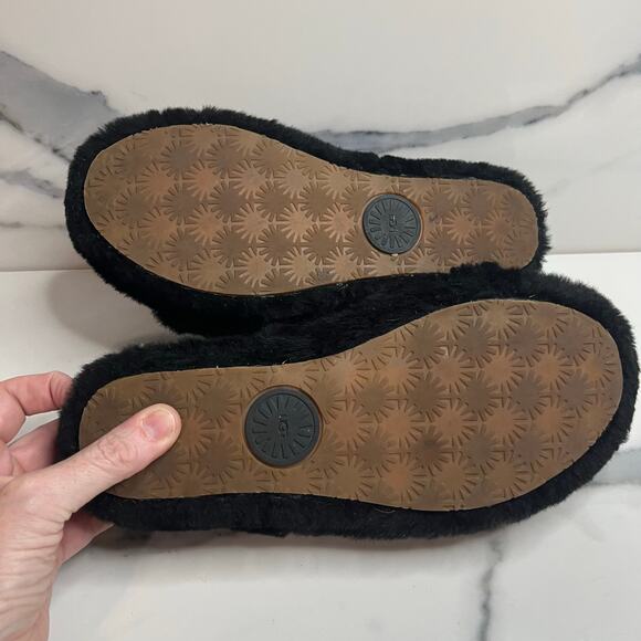 UGG Women’s Black Sherpa Shearling Slides Fluff Yeah Slippers Sz 7 Cold Weather - Picture 5 of 5